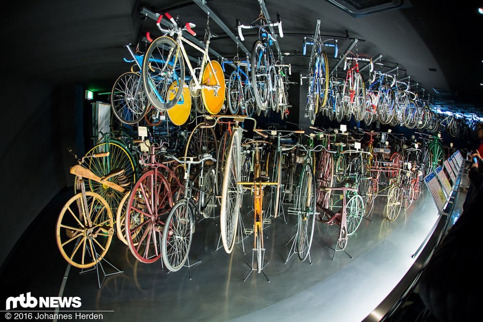 展览的自行车