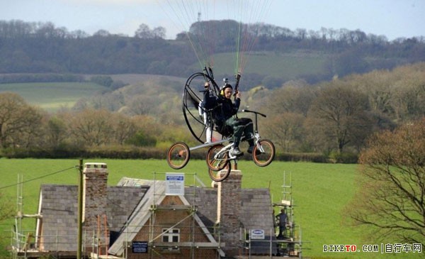 英国开售飞行自行车,操作简便最高飞1219米 -