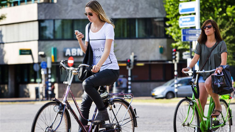 好骑心日报丨骑车还在玩手机?在荷兰你可能会被抓 - 美骑网|Biketo.com