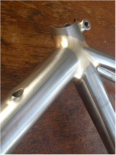 钎焊不同于氩弧焊，焊道非常平滑。
