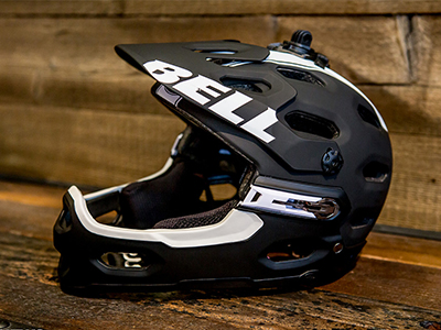 欧展上的新星：BELL Super 2R全能头盔