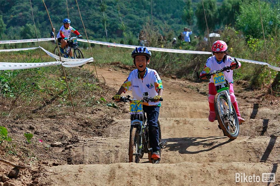 幸福家庭 乐在骑中--第26届杨桂林家庭自行车嘉
