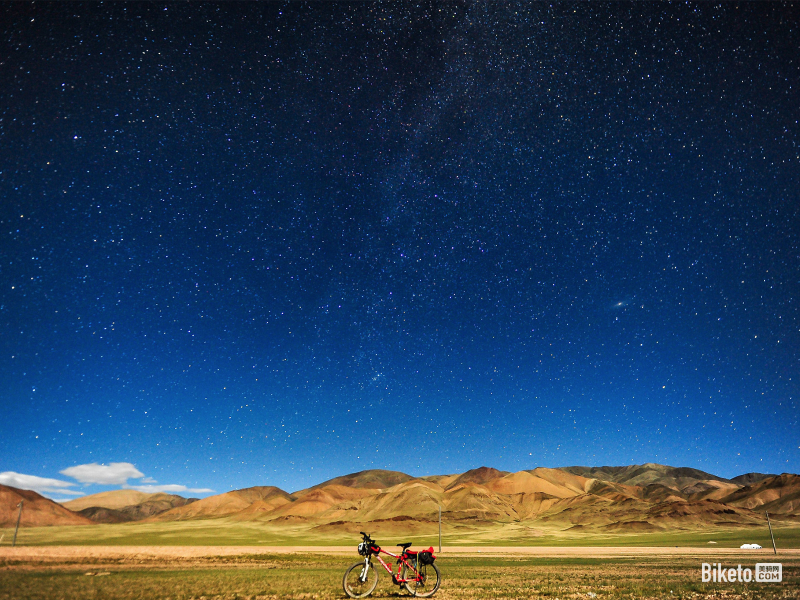 西藏的夜晚星空璀璨 灿烂夺目