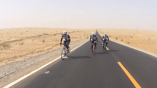 骑葩说丨51km/h震撼开虐 穿越塔克拉玛干沙漠骑行之旅 （Day1）