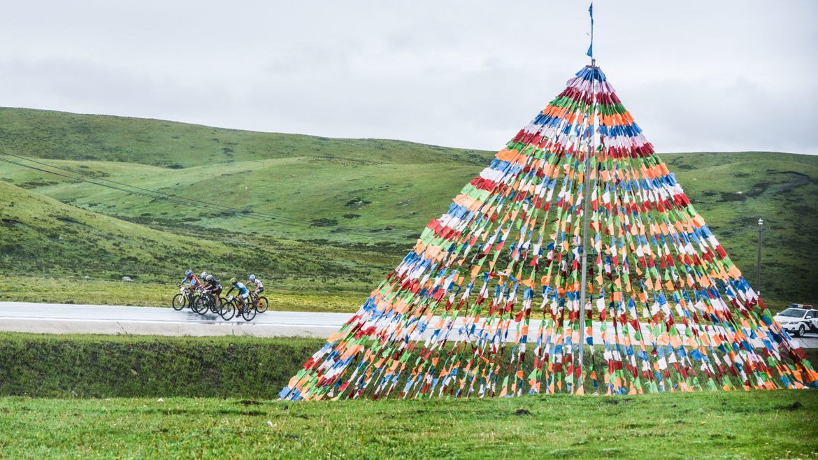 2017甘南藏地传奇自行车赛收官：3600米海拔极寒雨虐